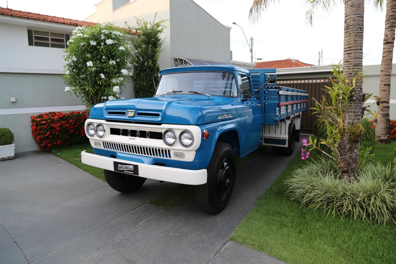 Ford F-600 