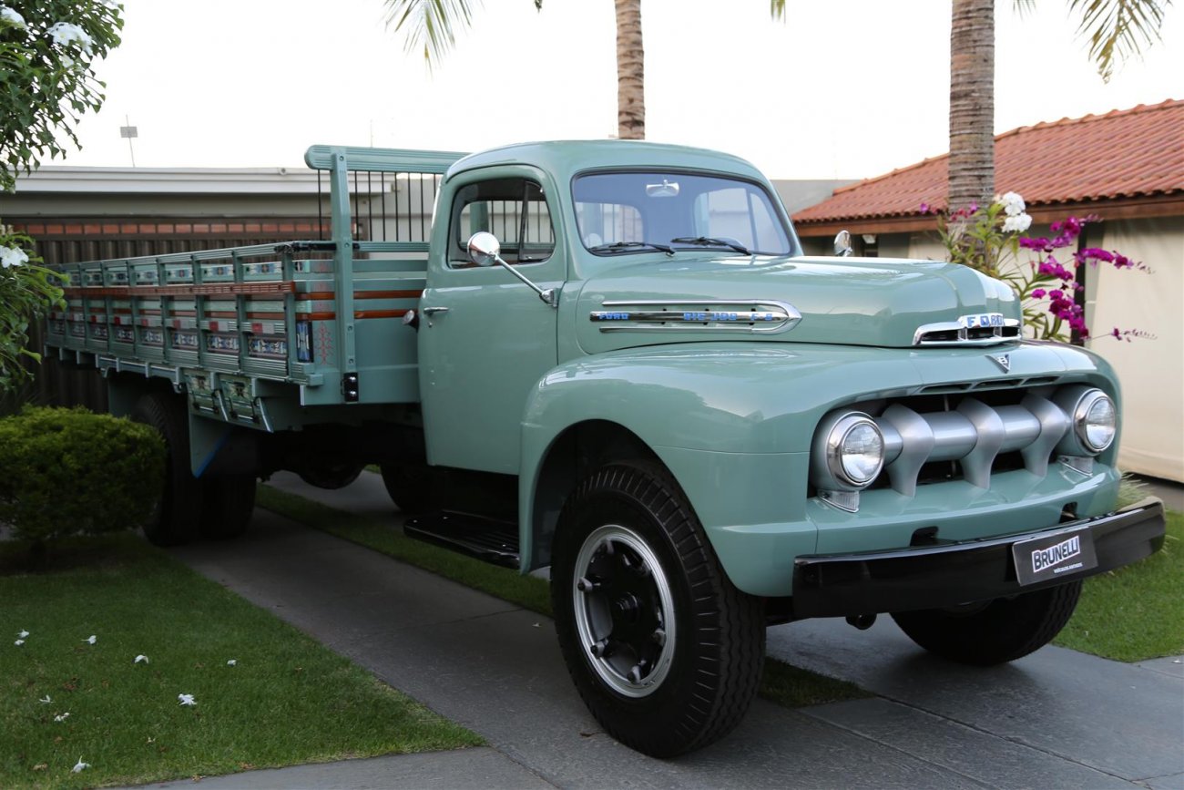 Ford F-8 Big Job - BRUNELLI VEÍCULOS ANTIGOS