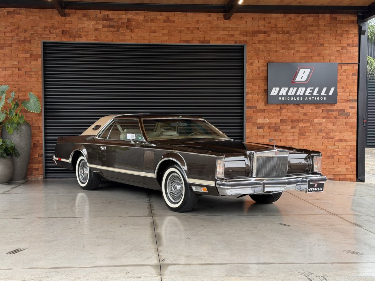 Lincoln Continental Mark V