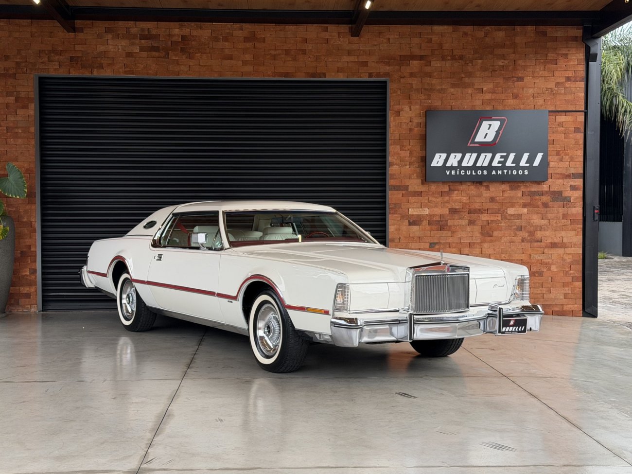 Lincoln Continental Mark IV