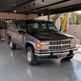 Chevrolet Suburban 2500