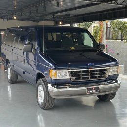 Ford Club Wagon XLT